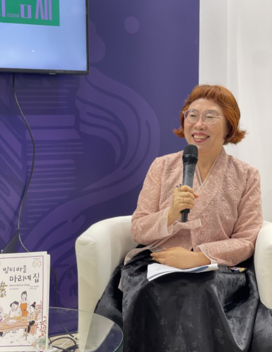 2026 볼로냐 국제아동도서전에 참석한 이금이(오른쪽) 작가. KBBY 제공