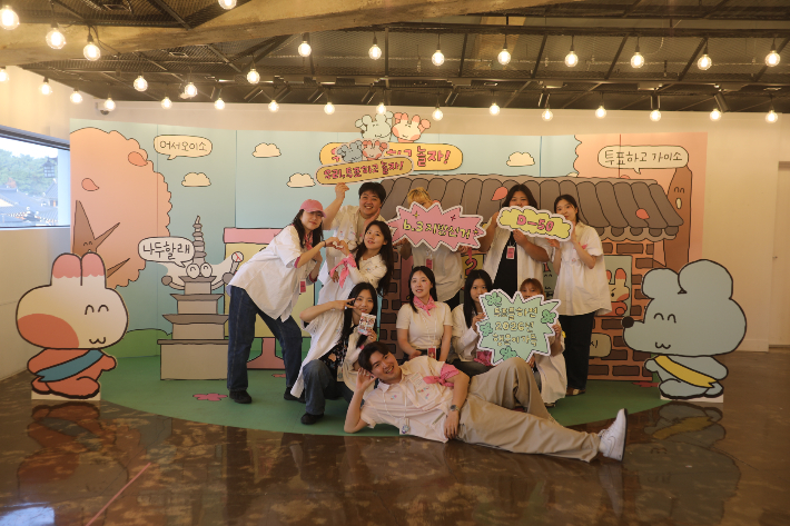 경북선관위가 선거일 D-50 피켓홍보 활동을 펼치고 있다. 경북선관위 제공