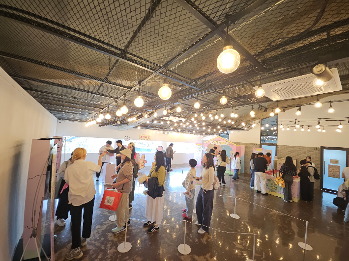 경북선관위가 마련한 팝업스토어 룰렛체험 모습. 경북선관위 제공