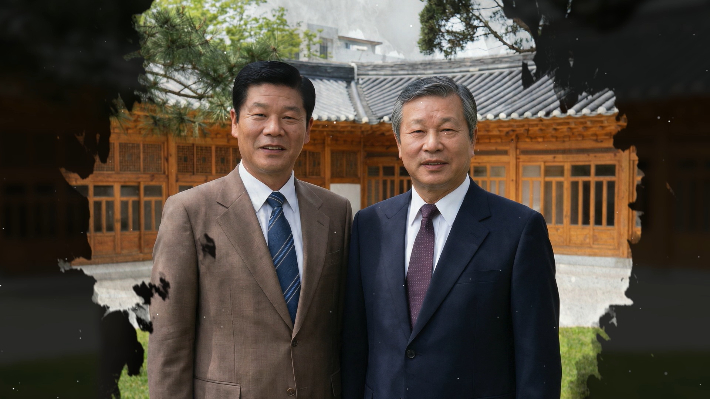 SK그룹 창립 73주년을 맞아 제작된 영상에서 인공지능(AI)으로 재현된 최종건 창업회장(왼쪽)과 최종현 선대회장(오른쪽). SK그룹 제공