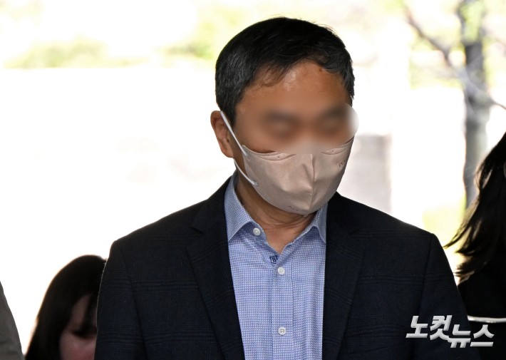 10조원대 전분 및 당류(전분당) 가격 담합 의혹을 받는 대상 임모 대표이사가 14일 서울 서초구 서울중앙지방법원에서 열린 구속 전 피의자 심문(영장실질심사)에 출석하고 있다.