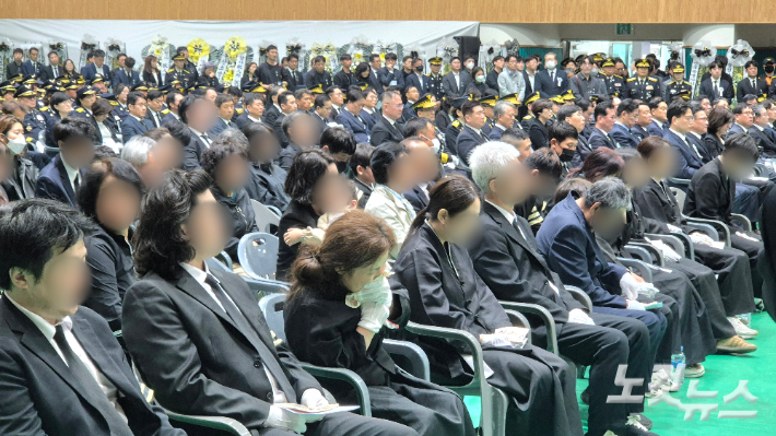 영결식이 진행되는 중 오열하는 유가족의 모습. 한아름 기자