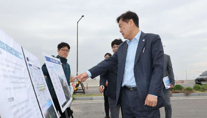 14일 김관영 도지사가 새만금 국제공항 예정지를 찾았다. 전북도 제공