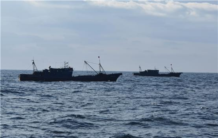불법조업 중국어선 단속 사진. 해양수산부 제공