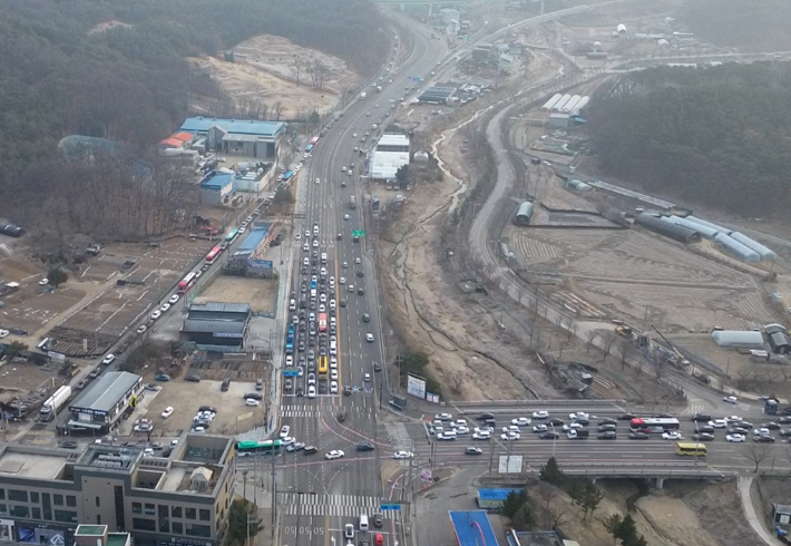 차로 확장 이후 교통 흐름이 개선된 성모병원 앞 사거리'. 의정부시 제공