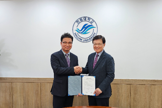 제50대 강원기자협회와 한림대학교는 14일 한림대 총장실에서 교육·연구 협력과 지역 언론 인재 양성을 위한 업무협약을 체결했다. 강원기자협회 제공