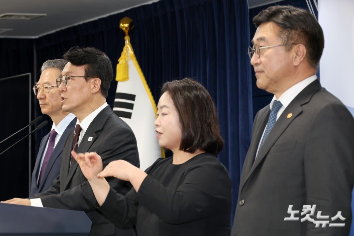 제9회 동시지방선거 관련 대국민 담화하는 김 총리