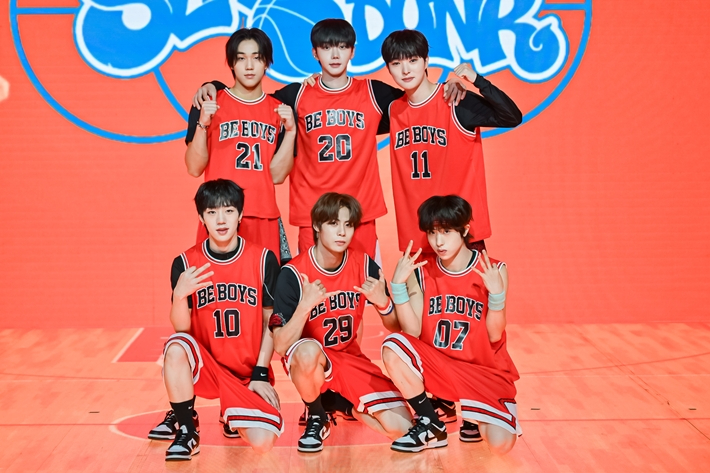 타이틀곡은 붐뱁 기반의 힙합 사운드 '슬램덩크'다. 오크컴퍼니 제공