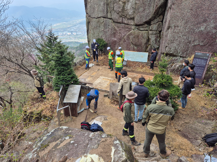 양산 가산리 마애여래입상 일대를 정비 중인 모습. 금정산국립공원사무소 제공
