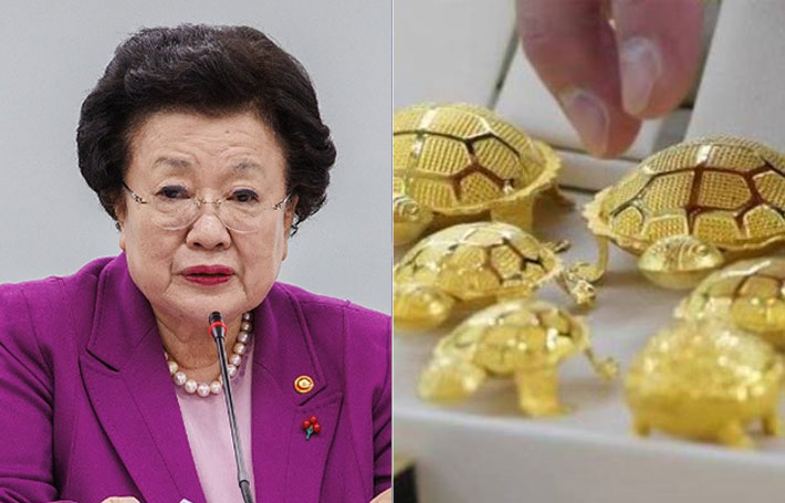 이배용 전 국가교육위원장(왼쪽)과 금거북이 자료사진. 연합뉴스