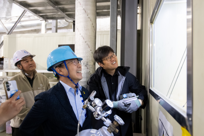 강삼영 강원특별자치도교육감 선거 예비후보는 15일 정선 예미랩을 찾아 "정선을 기초과학과 IB, 기본소득이 결합된 대한민국 미래교육 도시로 육성하겠다"고 밝혔다. 강삼영 예비후보 캠프 제공