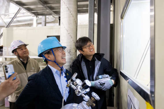 강삼영 강원특별자치도교육감 선거 예비후보는 15일 정선 예미랩을 찾아 "정선을 기초과학과 IB, 기본소득이 결합된 대한민국 미래교육 도시로 육성하겠다"고 밝혔다. 강삼영 예비후보 캠프 제공