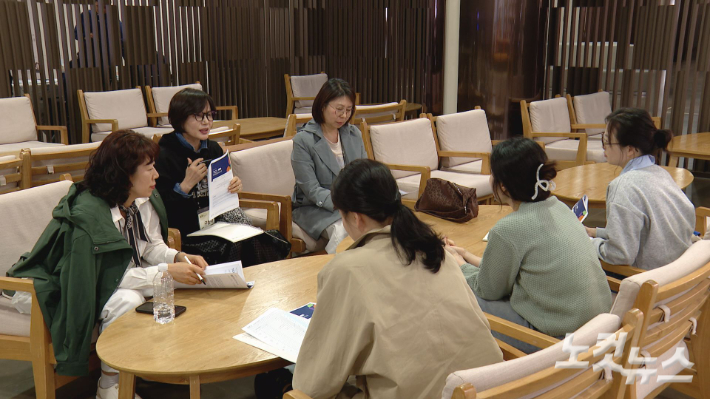 소그룹 활동 중인 참가자들. 이번 세미나는 '기질 검사와 성격 검사를 통한 자기 돌봄', '목회자 자녀로서 경험하는 정체성을 통한 자녀돌봄', '애착이론을오 보는 신앙 돌봄',  가족치료적 관점에서 본 사모의 정체성과 돌봄' 등의 강좌들로 채워졌다. 오요셉 기자