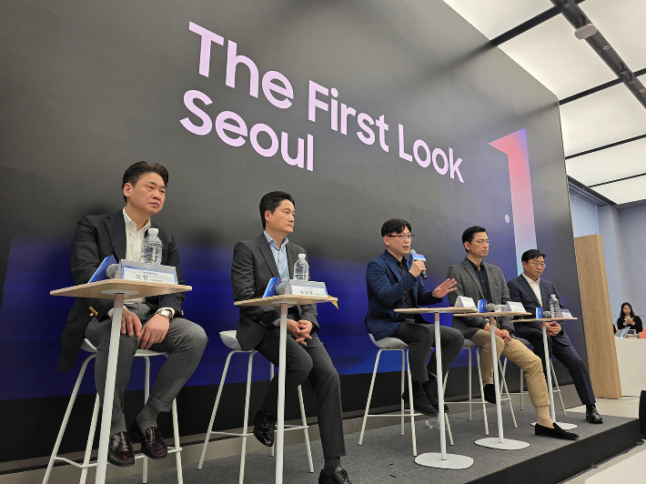 삼성전자 영상디스플레이사업부 용석우 사장이 2026년형 TV 신제품 출시 행사에서 질문에 답변하고 있다. 삼성전자 제공