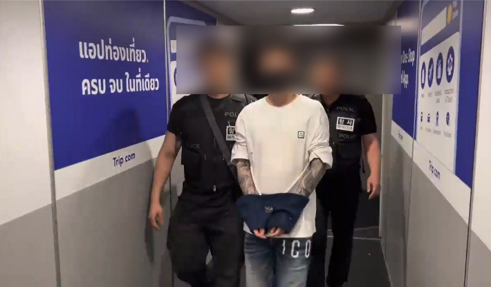 지난해 4월 11일 인천국제공항을 통해 강제송환된 태국 마약 조직 총책 A씨 모습. 경찰청 제공