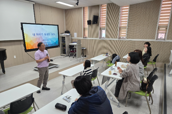 강원 춘천고등학교는 15일 '부모의 마음은 과연 아이에게 닿고 있을까'를 주제로 2026년도 학부모 아카데미를 개최했다. 춘천고 제공