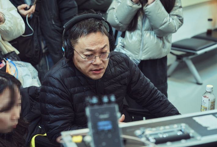 임건중 감독. 웨이브 제공