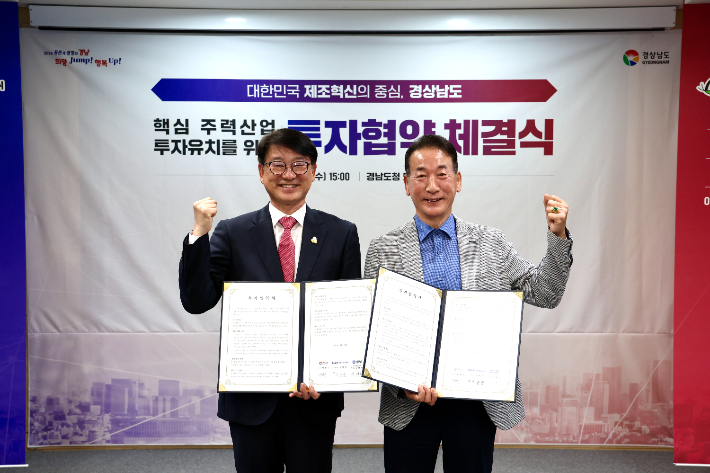 신대호 김해부시장(왼쪽), 이든인터내셔널 부사장. 김해시 제공