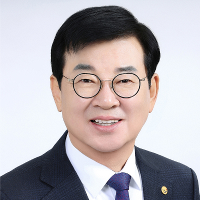 더불어민주당 장흥군수 후보로 선출된 현직인 김성 후보. 선관위 제공