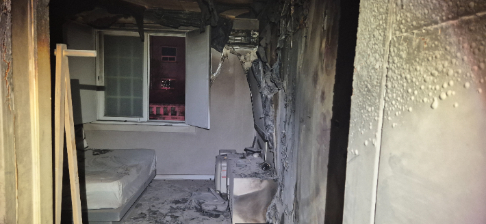 불이 난 객실 내부. 전북소방본부 제공