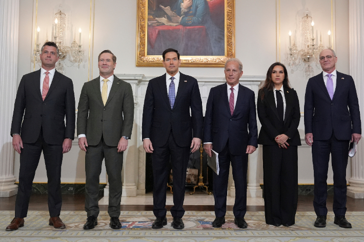 루비오 미국 국무장관(왼쪽에서 세번째) 등 이스라엘-레바논 협상 참석자들. 연합뉴스