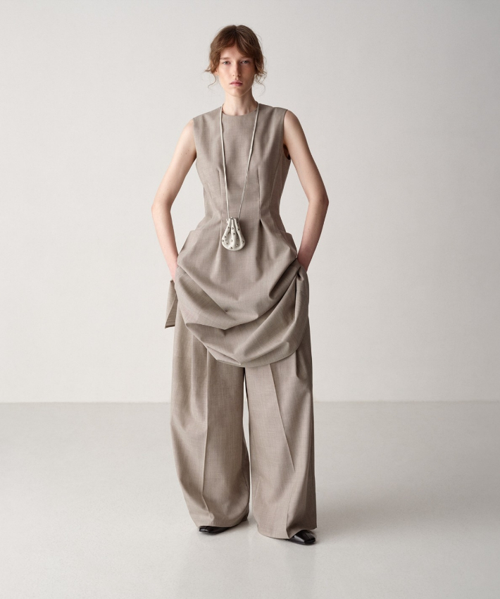 구호(KUHO)가 2026년 봄·여름 시즌 컬렉션의 새 캠페인을 공개했다. 삼성물산 제공