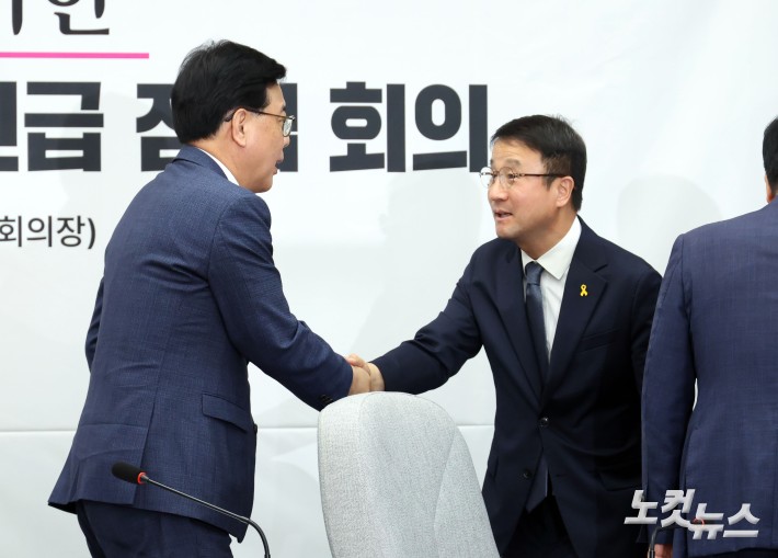 손잡은 양당 원내대표