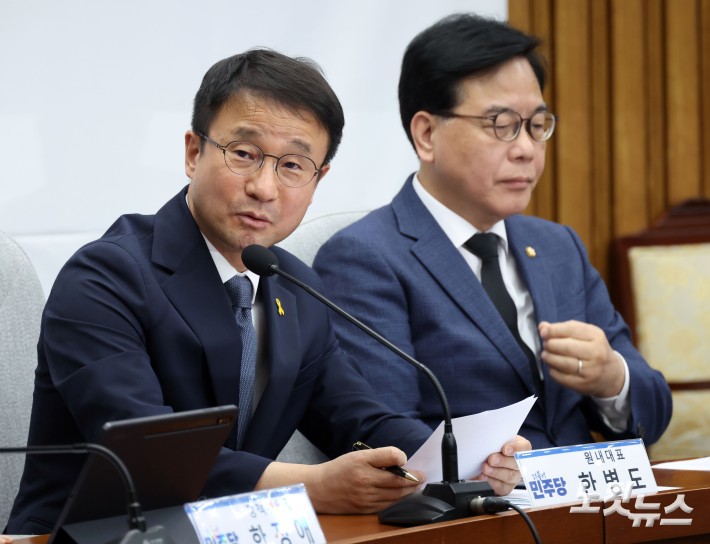 발언하는 한병도 원내대표