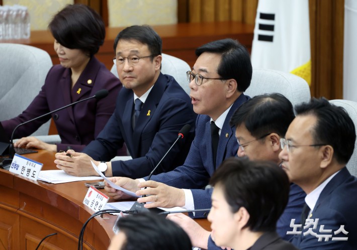 발언하는 송언석 원내대표