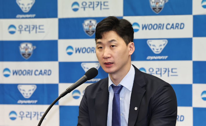 질문에 답하는 박철우 감독. 연합뉴스