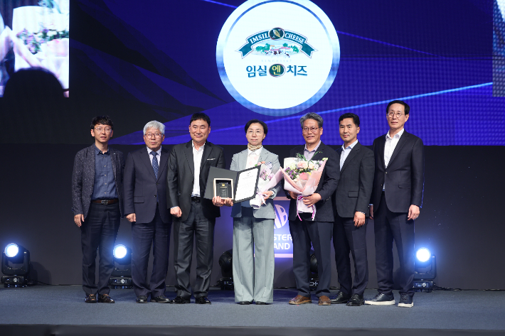 전북 임실군 대표 브랜드 '임실N치즈'가 대한민국 대표브랜드 대상 가공식품 부문에서 13년 연속 대상을 수상했다. 임실군 제공