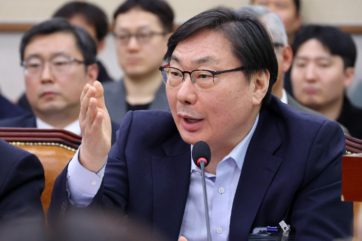 나경원·신동욱 맹공에 헛웃음 친 이화영 "얼마든지 고발해라"[노컷브이]