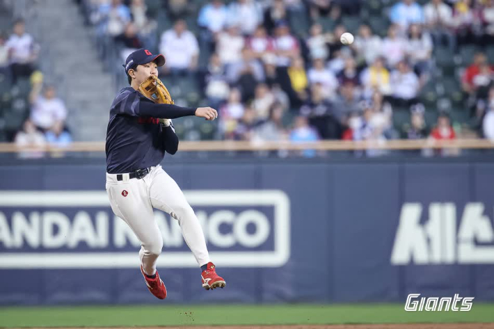 롯데 유격수 이호준. 롯데 