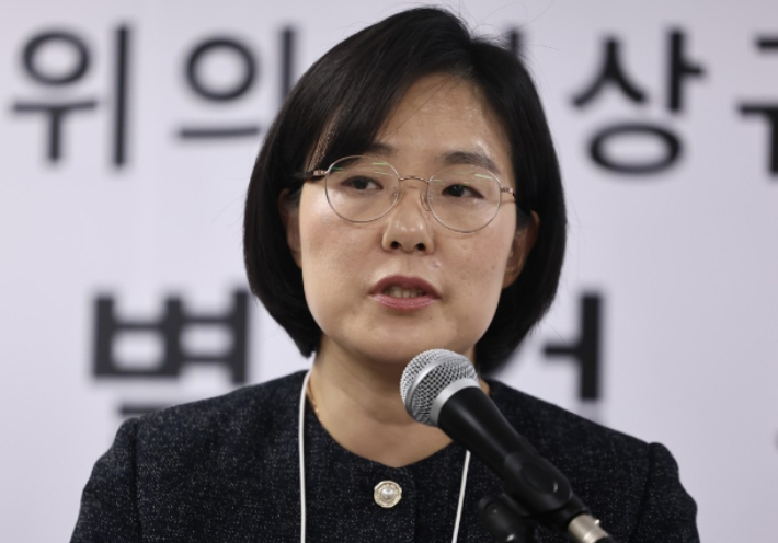 권창영 2차 종합특별검사팀 김지미 특검보가 30일 과천 특검사무실에서 수사 관련 사항을 브리핑하고 있다. 연합뉴스