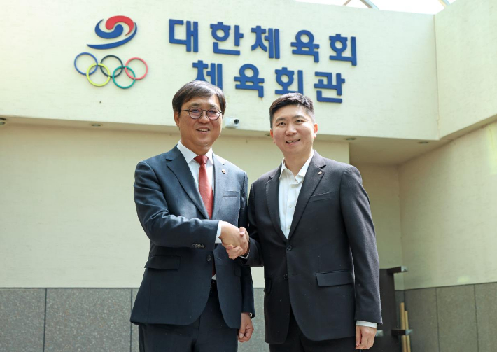 문체부 최휘영 장관(사진 왼쪽)과 대한체육회 유승민 회장. 문체부 제공 