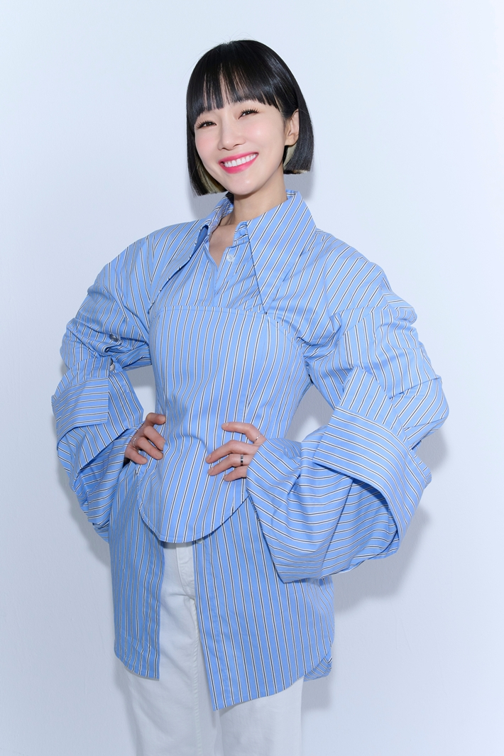 가수 자두가 오는 27일 새 미니앨범 '말말말'로 컴백한다. 아츠로이엔티 제공