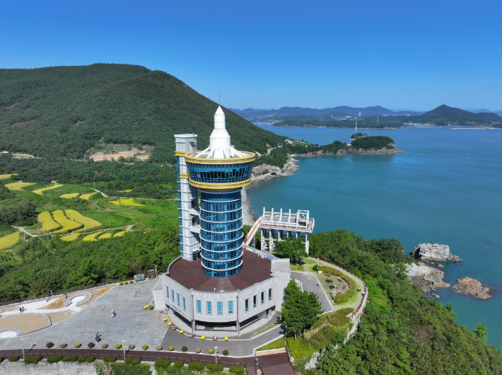 고흥지역 대표적인 관광지인 고흥우주발사전망대 전경. 고흥군 제공