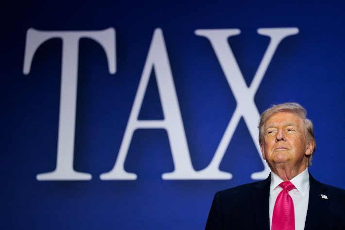 트럼프 대통령이 16일(현지시간) 라스베이거스의 한 호텔에서 열린 원탁회의 행사에서 발언하고 있다. 연합뉴스