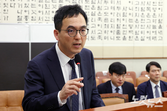 3일 서울 여의도 국회에서 열린 윤석열 정권 정치검찰 조작기소 의혹사건 진상규명 국정조사 특별위원회 전체회의에서 구자현 검찰총장 직무대행이 기관보고를 하고 있다. 윤창원 기자