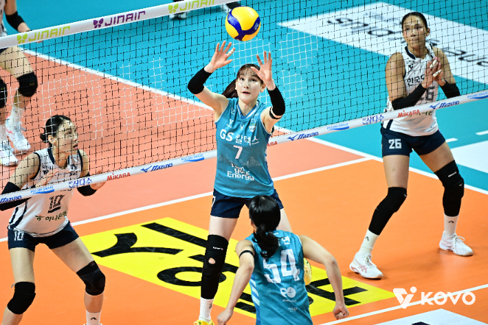 토스 올리는 안혜진. 한국배구연맹