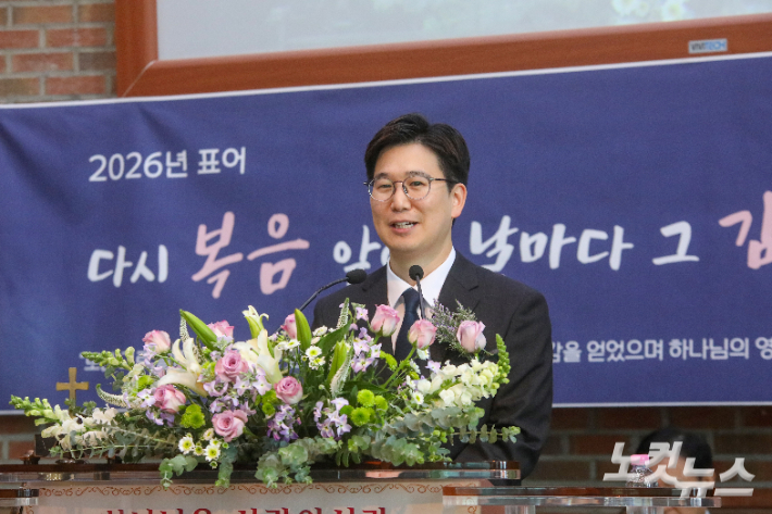 제상교회 김반석 목사가 위임에 대한 감사와 함께 목회 비전을 밝히고 있다. 최화랑 기자