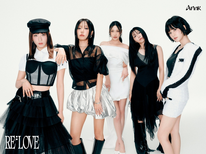 오늘(19일) 데뷔 15주년을 맞이한 그룹 에이핑크. 위드어스엔터테인먼트 제공