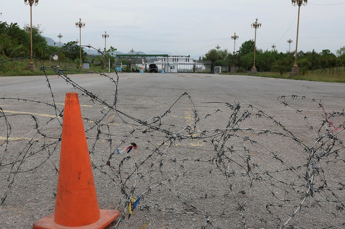 파키스탄 이슬라마바드의 대통령궁 인근 도로에 철조망이 설치된 모습. 연합뉴스