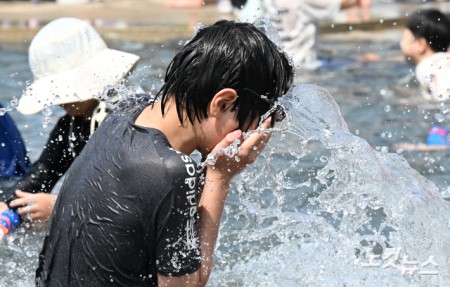 때 이른 더위 절정…서울 낮기온 29도