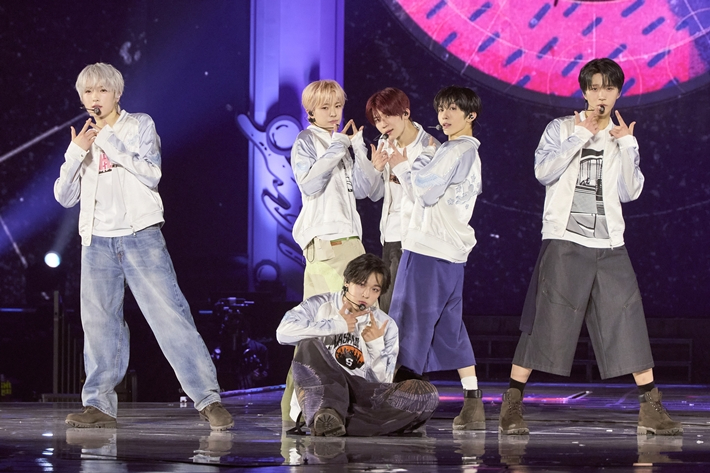 NCT 위시의 앙코르 공연은 시야제한석까지 매진돼 사흘 동안 3만 3천 관객을 동원했다. SM엔터테인먼트 제공