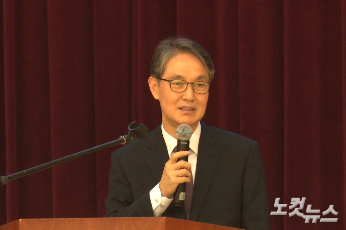 충청노회장 신조우 목사가 개회예배에서 설교를 하고 있다. 충북CBS