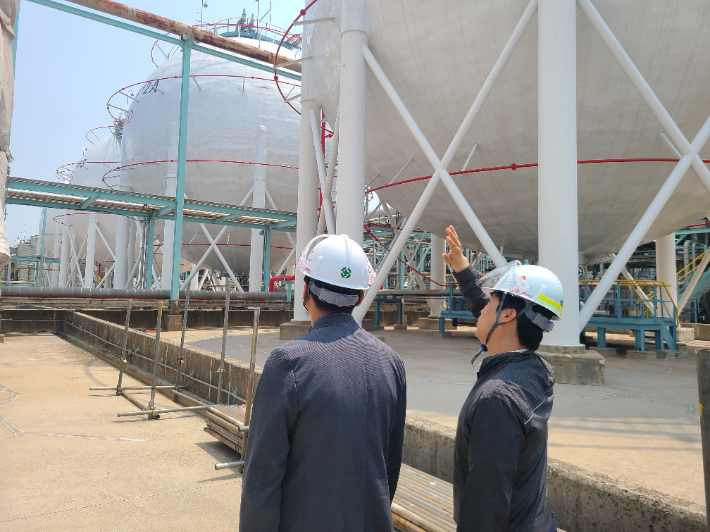 여수해경이 해양시설을 점검하고 있다. 여수해경 제공