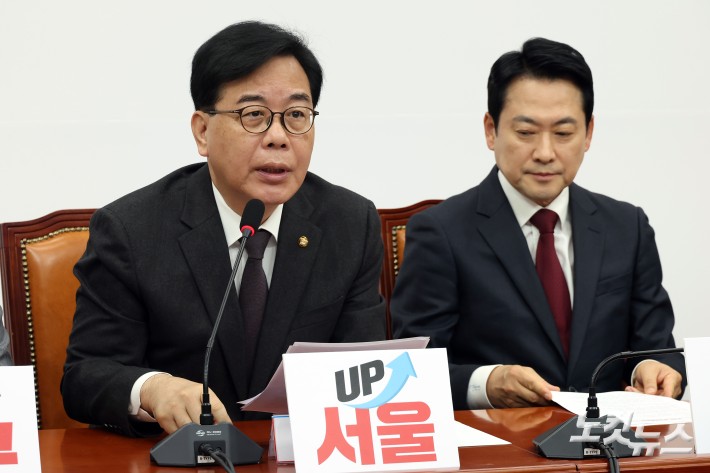 발언하는 송언석 원내대표