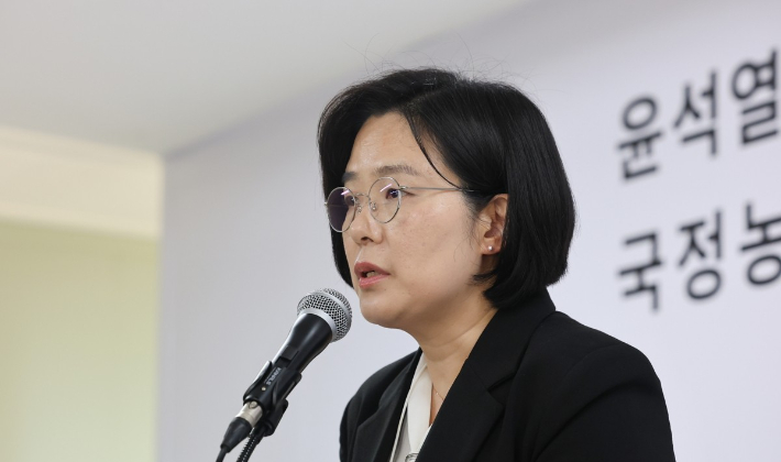 권창영 2차 종합특별검사팀 김지미 특검보가 지난달 23일 경기도 과천 특검사무실에서 수사 관련 사항을 브리핑하고 있다. 연합뉴스