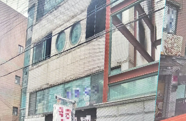 불이 난 상가 건물. 전북소방본부 제공